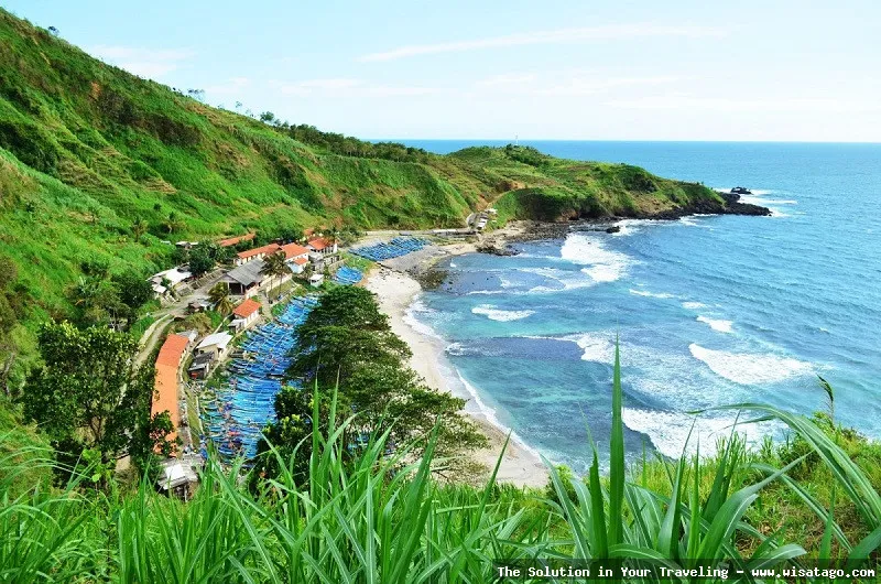 Senja Emas di Pantai Menganti: Santai Bersama Keluarga di Cilacap